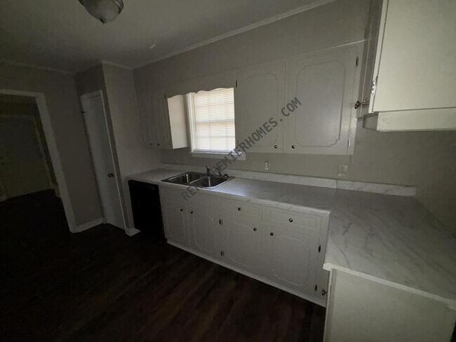 Foto del edificio - 28 Countrywood St