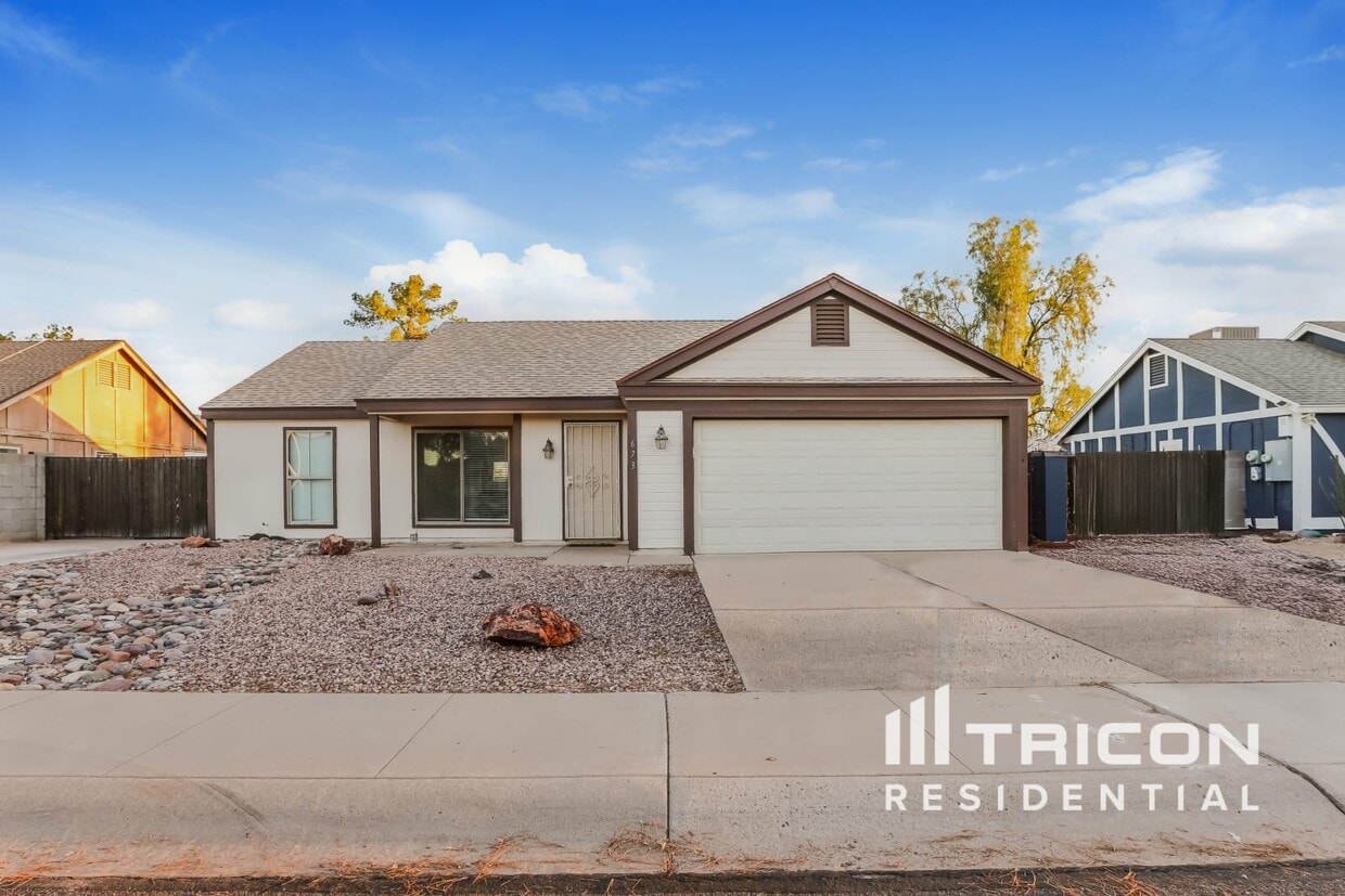 Foto principal - 673 E Estrella Dr