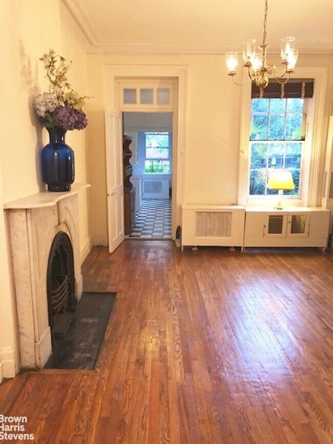 Foto del edificio - 258 W 12th St