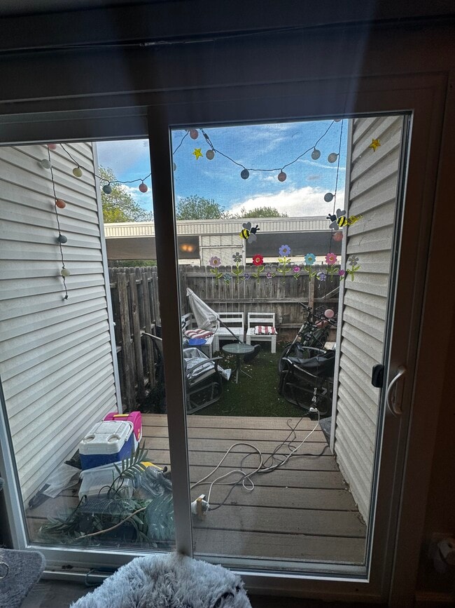 Fenced in yard - 3024 Ross Dr