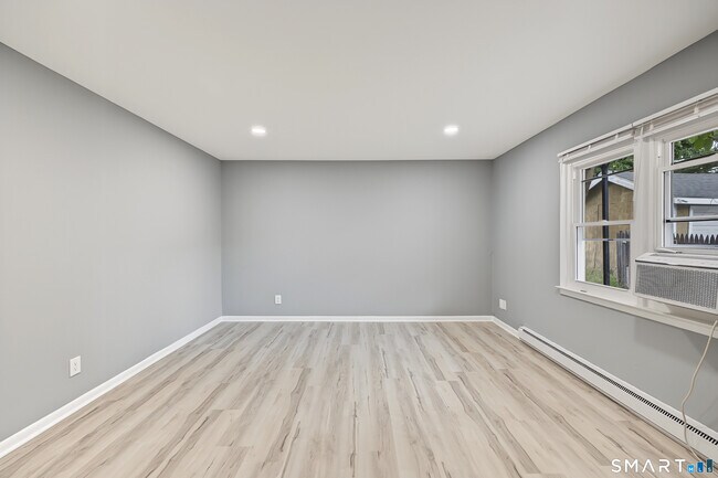 Building Photo - 151 Seaside Ave