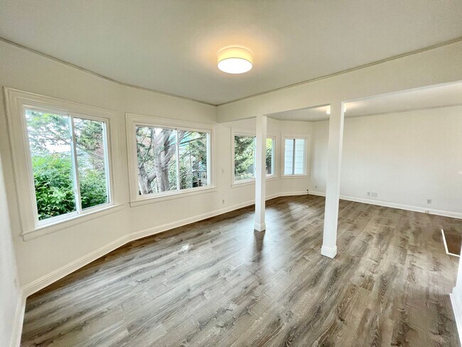 Foto del edificio - Bernal Hts. 2Br/1.5Ba Home w/Fab City View...