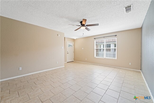 Building Photo - 303 Carly Dr