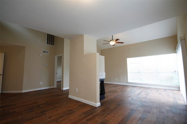 Building Photo - 11615 Glenwolde Dr
