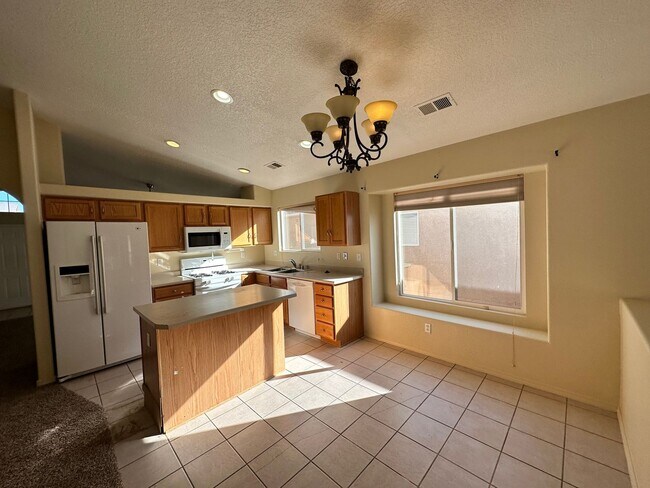 Foto del edificio - 4 bed 2 bath home in Huning Ranch.