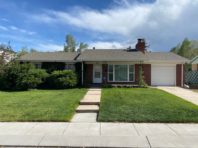 Building Photo - 511 Salano Dr