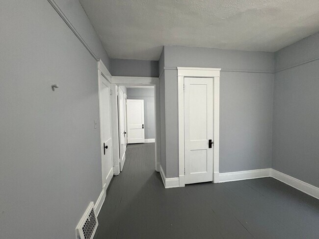 Foto del edificio - 15624 Halliday Ave