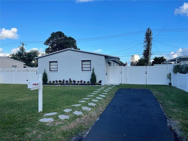 Building Photo - 1541 N 71st Terrace