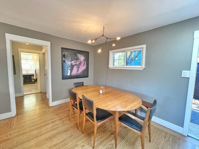 Building Photo - 4 Bed/2 Bath House with Beautiful Mt. Tam ...