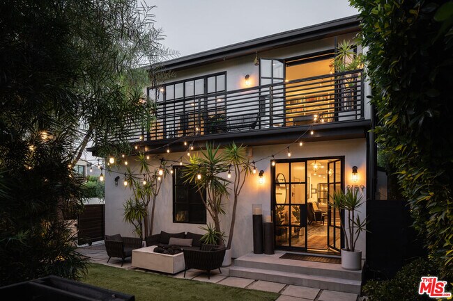 Foto del edificio - 3159 Thatcher Ave