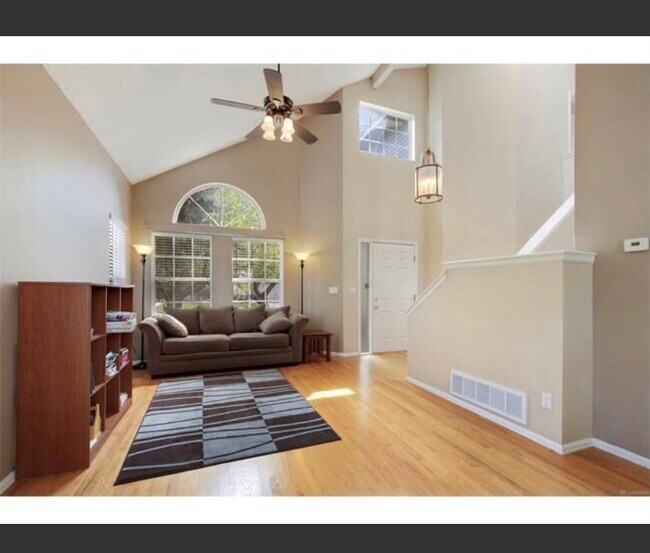 Building Photo - 802 Garden Dr