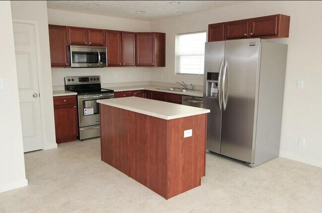 Foto del edificio - 2425 Cushing Dr