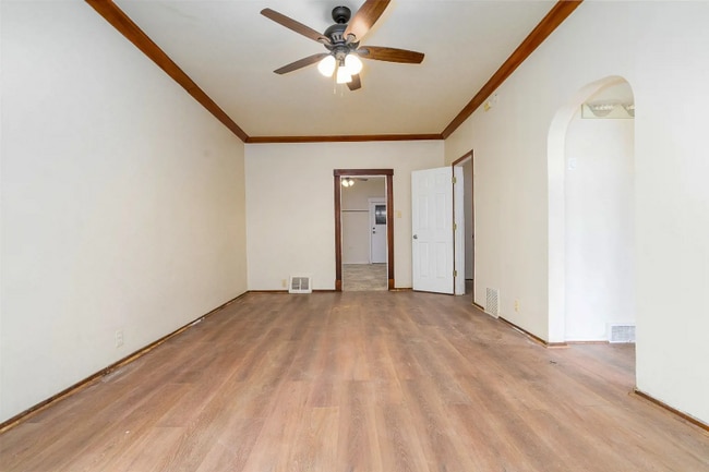 Photo - 321 W 105th St House