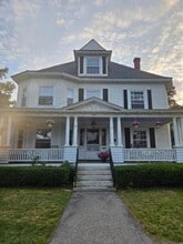 Building Photo - 2060 Elm St