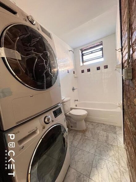 Building Photo - 520 E 14th Street Unit 17