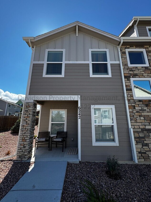 Stunning 3 Bedroom Townhouse Located in No... - Stunning 3 Bedroom Townhouse Located in No...