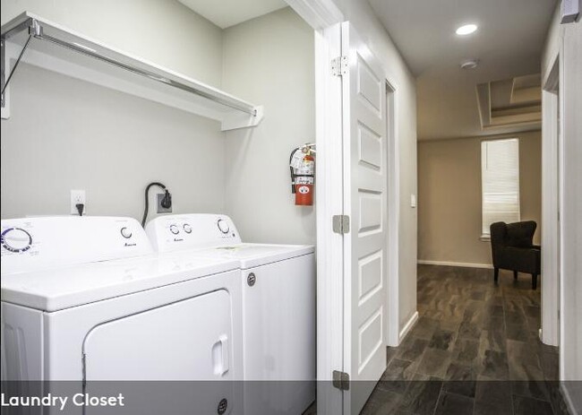 Building Photo - 1413 Alta Vista Dr. Apt. 4