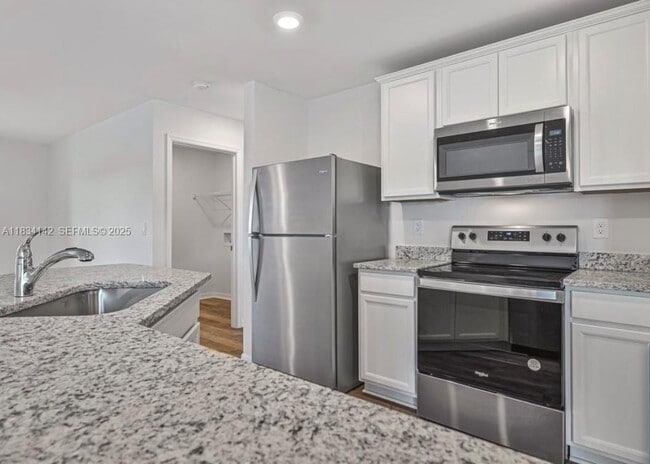 Building Photo - 861 Winwood Cir