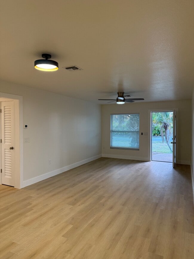 Building Photo - 1925 Forked Creek Dr