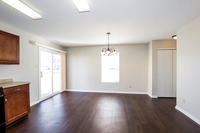 Building Photo - 841 Chastain Ave