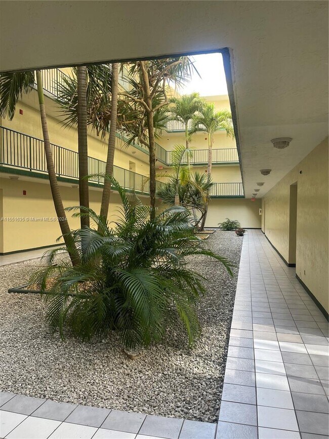 Foto del edificio - 8321 NW 7th St