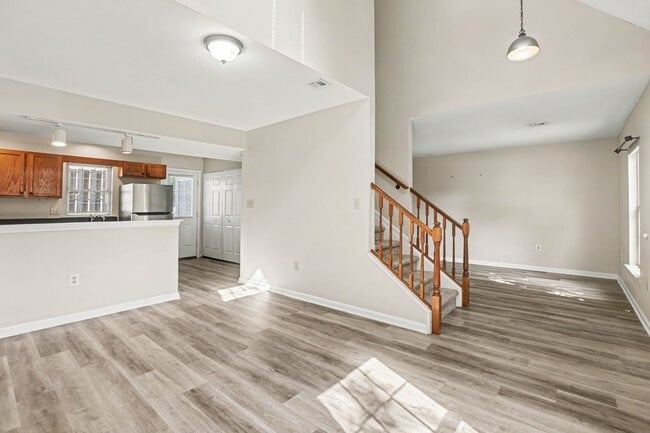 Building Photo - 122 S Timber Ct