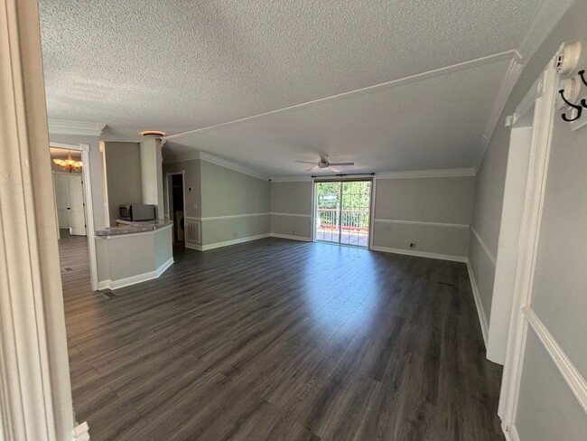 Building Photo - Spacious Ranch Home