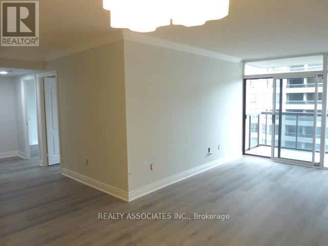 Building Photo - 880 Grandview Way