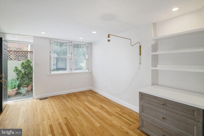 Foto del edificio - 704 S Darien St