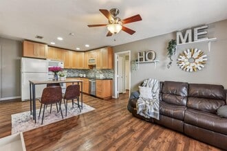 Building Photo - 1624 Aquarena Springs Dr Building Photo - 1624 Aquarena Springs Dr