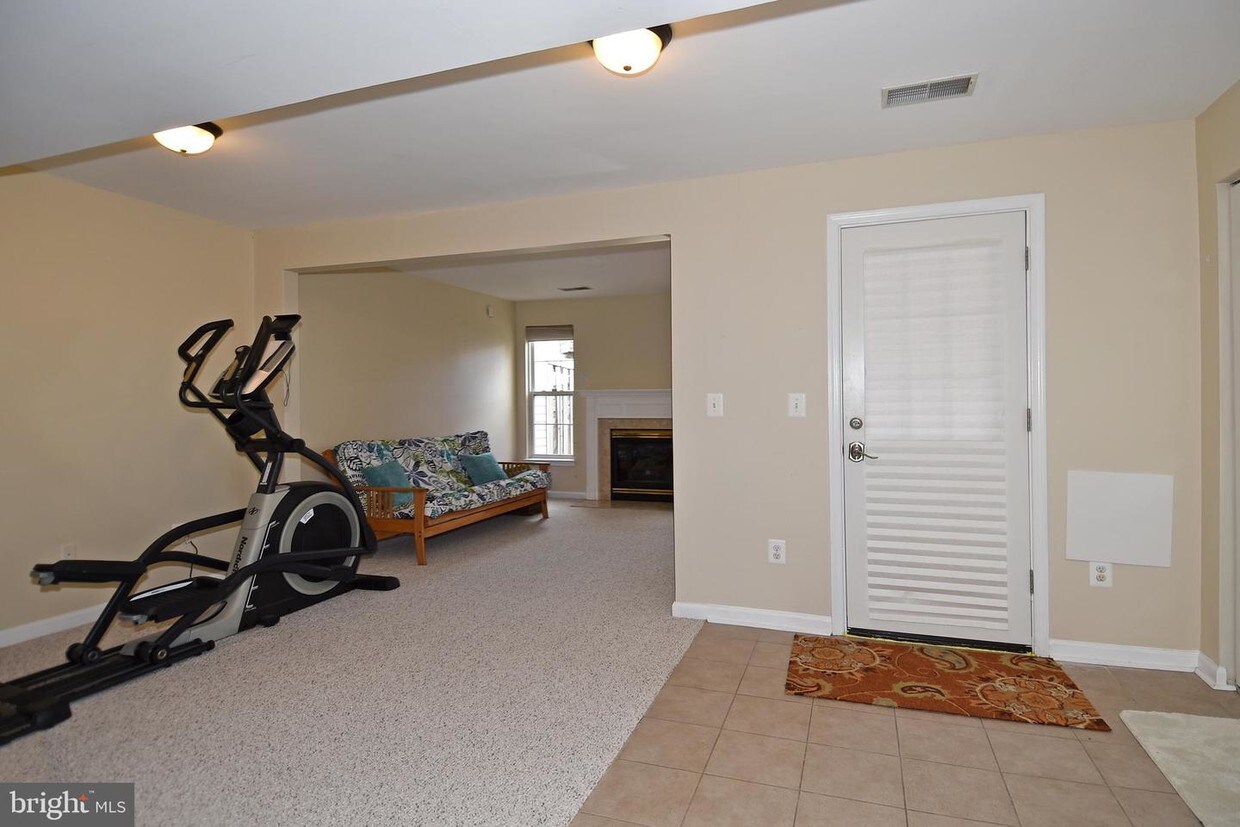25445 Carberry Dr, Chantilly, VA 20152 Townhouse for Rent in