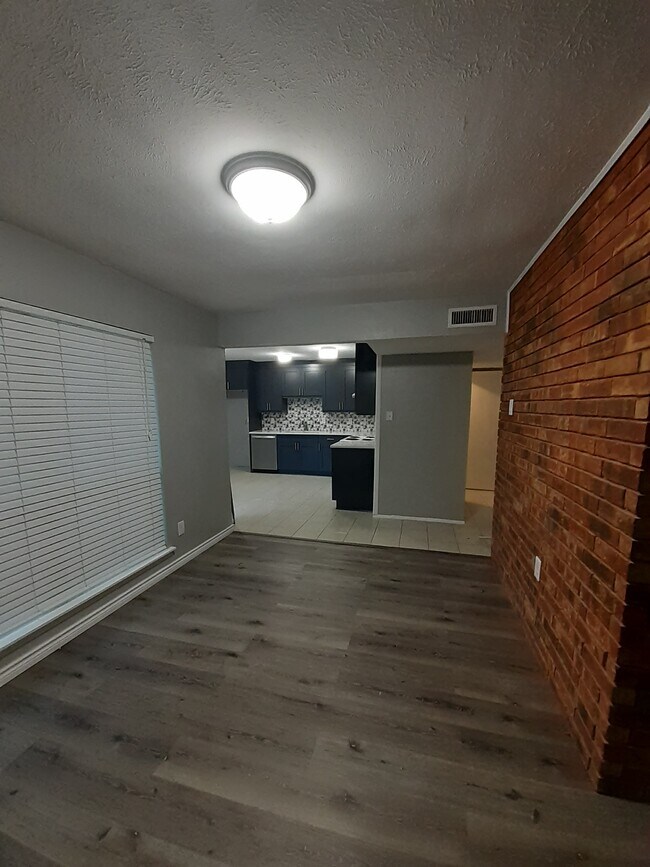 Building Photo - 9022 Millwood Dr