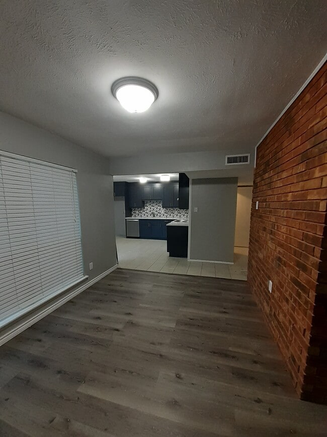 Foto del edificio - 9022 Millwood Dr