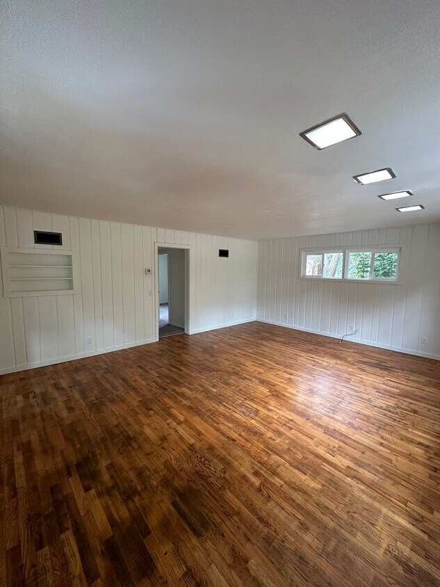 Foto principal - 515-515 E Madison Ave