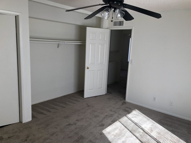 Foto del edificio - 3839 Merrill Ct