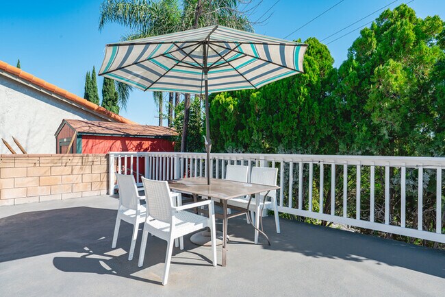 Building Photo - 1250 Stratford Ln