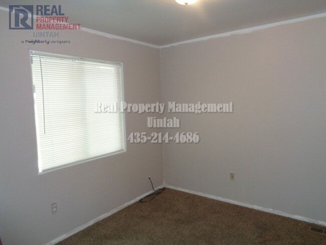 Building Photo - Great 3 Bedroom, 1 Bath Duplex