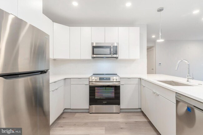 Building Photo - 3449 Scotts Ln