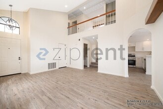 Building Photo - 2369 Ravenwood Dr