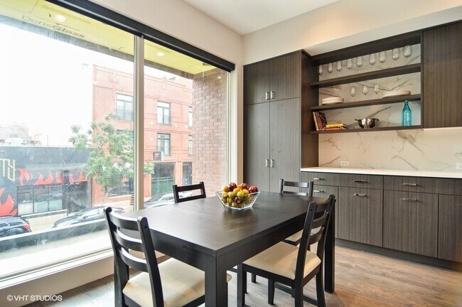 Foto del edificio - 2742 N Lincoln Ave