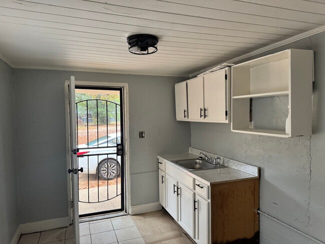 Foto del edificio - 1214 Gillespie Ave