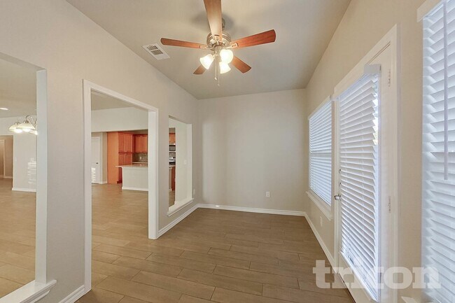 Foto del edificio - 1617 Baugh St