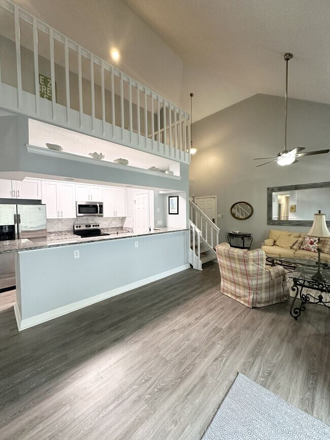 Foto del edificio - Spacious 4-Bedroom Beachside Condo in Gate...