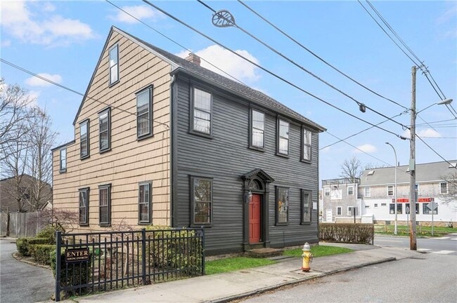 Building Photo - 14 Elm St