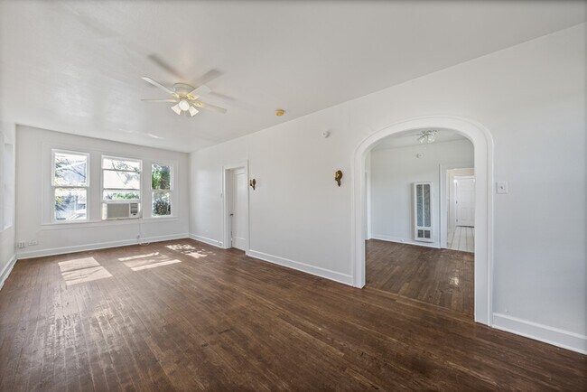 Foto del edificio - 4414 Red River St