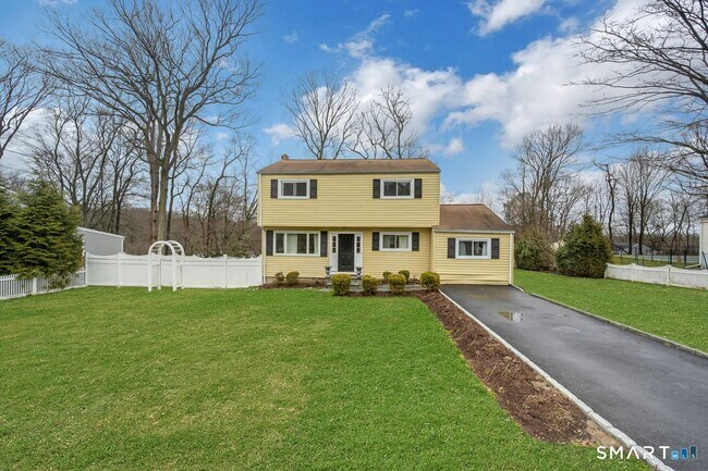 Foto del edificio - 51 Ledgewood Dr