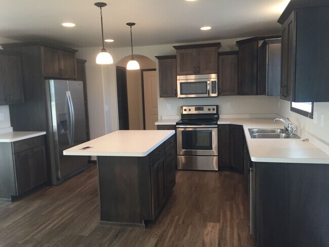 Building Photo - 1206 Commander Dr W
