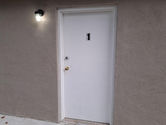 Building Photo - 1306 Iowa Ave