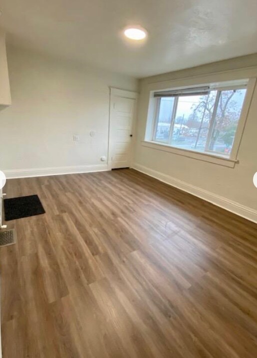 1434 Ferry St SE Unit 7, Salem, OR 97301 Room for Rent in Salem, OR