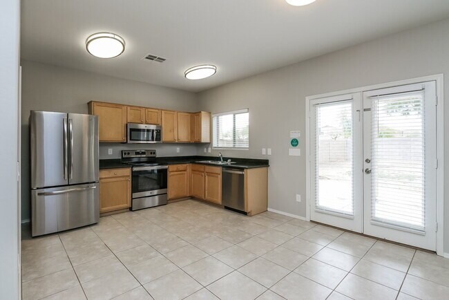 Foto del edificio - 153 E Dry Creek Rd